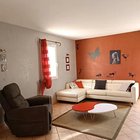 Chez Mimacha فيلة Sernhac